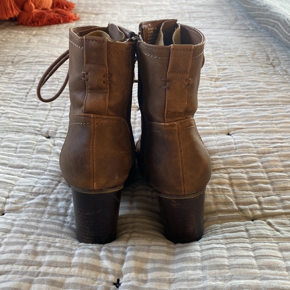 Boots - Picture 4 of 5